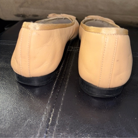 Chanel Flats 36 Lambskin Two Tone Black Captoe Beige Body VEUC Leather Bottom - Picture 4 of 12